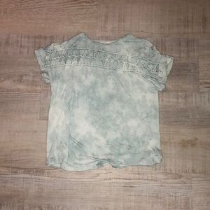 blue american eagle shirt